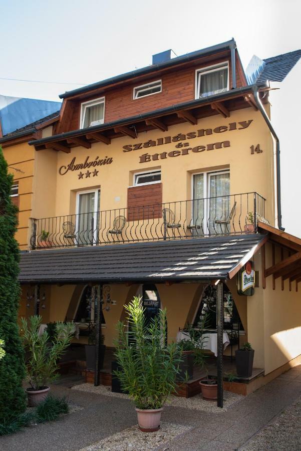 Ambrozia Szallashely Es Etterem Miskolc Dış mekan fotoğraf